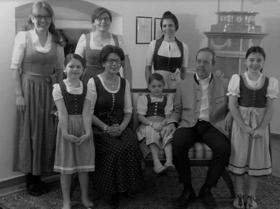 © 2025 Fam.Tauber